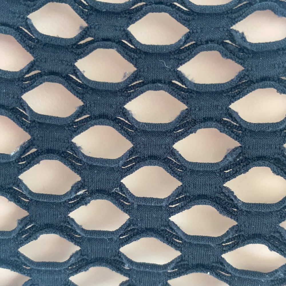 “project X” fishnet cut out long sleeve crop top - Picture 4 of 4